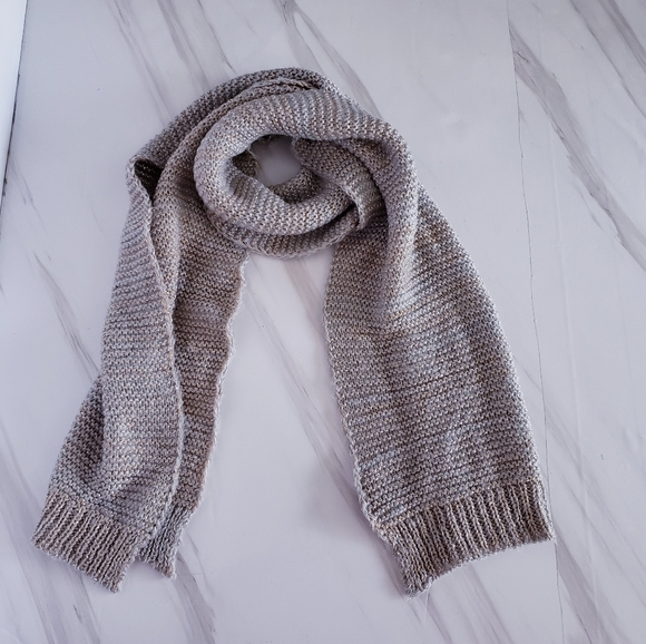 Chico's Scarf Hat Fingerless Glove Set Gray Knit Gold an Silver Metallic Threads - Picture 5 of 10